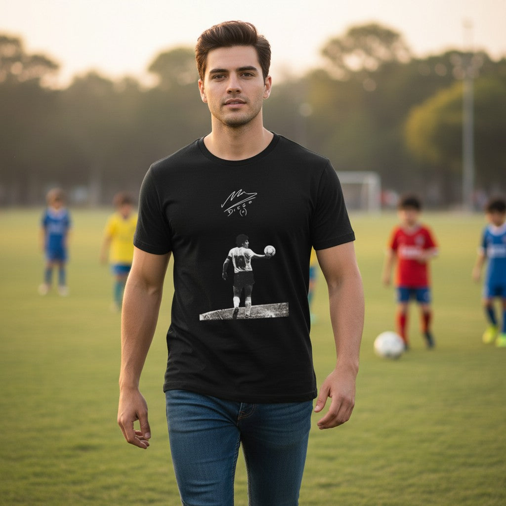 Globalfanz Maradona Spirit of Argentina black cotton t-shirt with a graphic print of Maradona holding a football and his signature.
